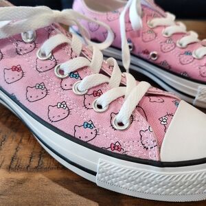 Hello Kitty x Converse Pink Chuck Taylor All Star OX Low Top - Women's 7 - NIB